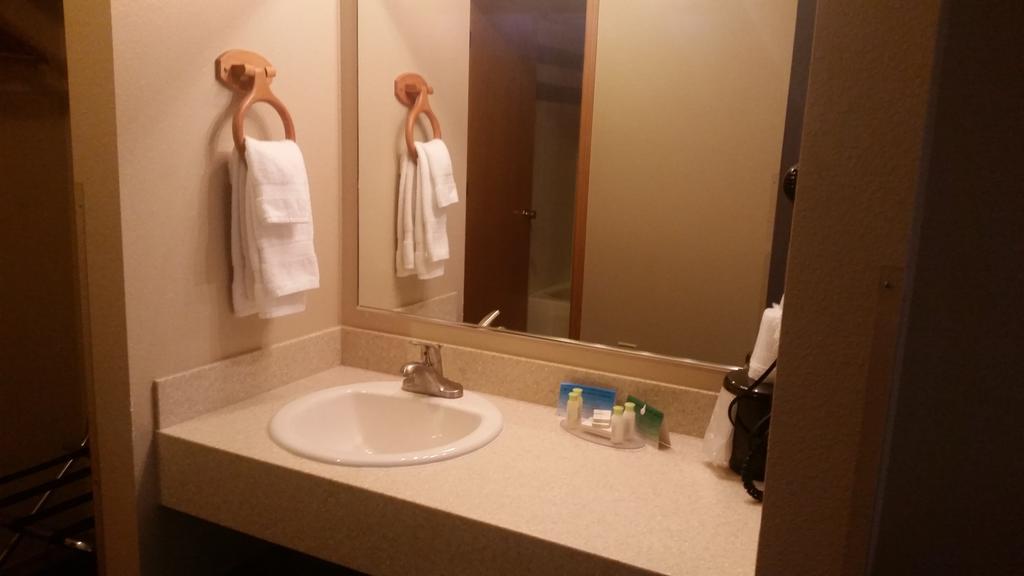 Lakeshore Inn & Suites Anchorage Buitenkant foto
